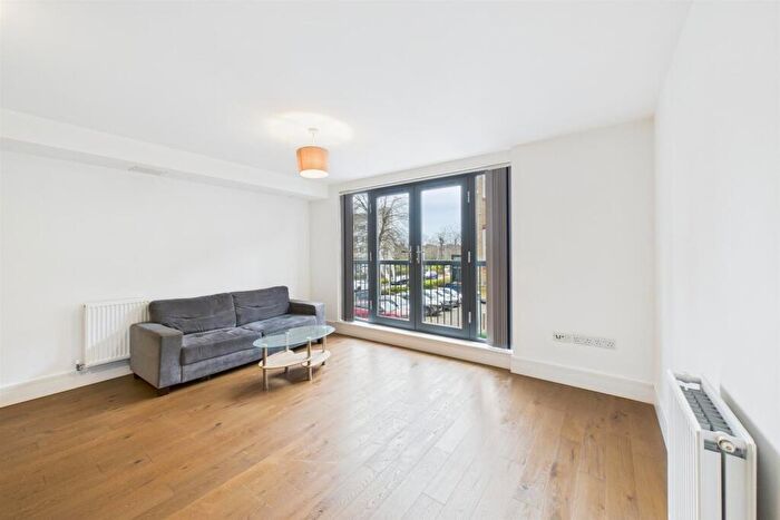 1 Bedroom Apartment To Rent In Pechiney House, Slough, SL1