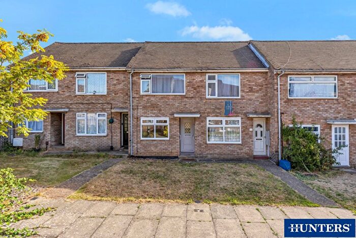 2 Bedroom Maisonette For Sale In Howell Close, Chadwell Heath, RM6