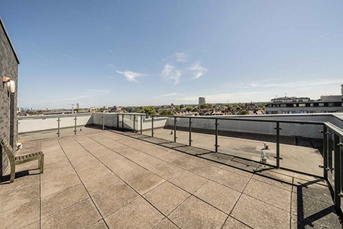 1 Bedroom Flat For Sale In Bicycle Mews, London, SW4