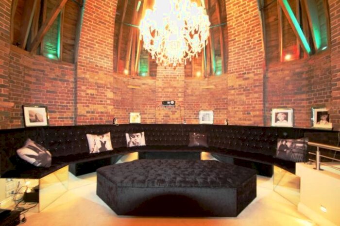 3 Bedroom Flat To Rent In Princess Park Manor, Royal Drive, London, N11