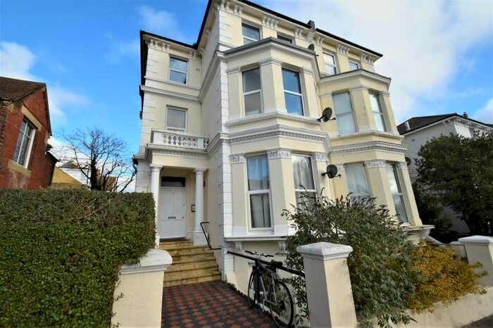 2 Bedroom Flat To Rent In Upperton Gardens, Eastbourne, BN21