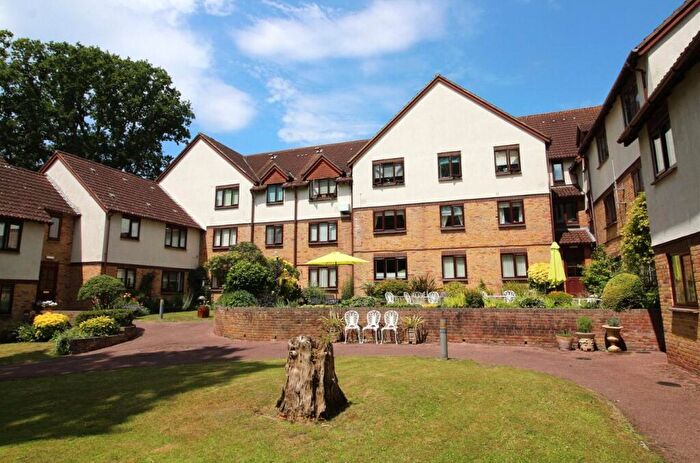 2 Bedroom Apartment For Sale In Barrs Avenue, New Milton, Hampshire, BH25