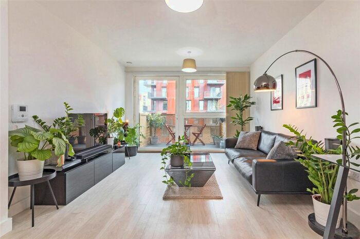 1 Bedroom Flat For Sale In Copenhagen Court, Pell Street, SE8