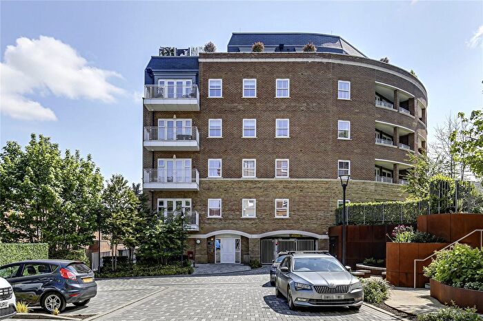 2 Bedroom Flat To Rent In Eden Place, Oxted, Surrey, RH8