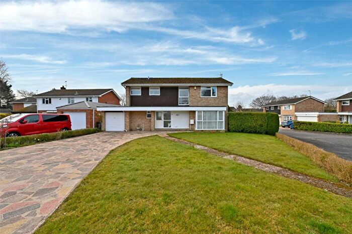 4 Bedroom Detached House To Rent In Cedar Grove, Amersham, Buckinghamshire, HP7