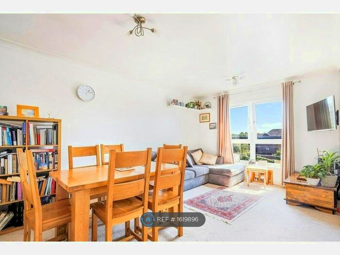 2 Bedroom Flat To Rent In Chatham House, Wallington, SM6