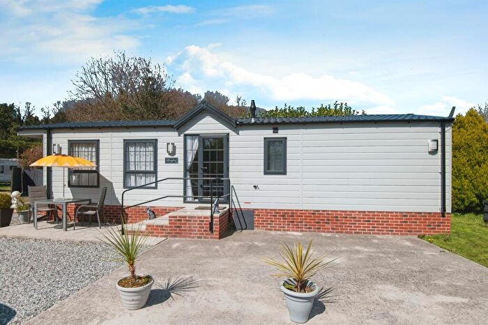 2 Bedroom Park Home For Sale In Maidendown Caravan Park, Burlescombe, Tiverton, EX16