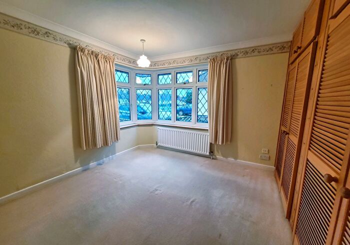 2 Bedroom Detached Bungalow For Sale In Hammonds Way, Southampton, SO40