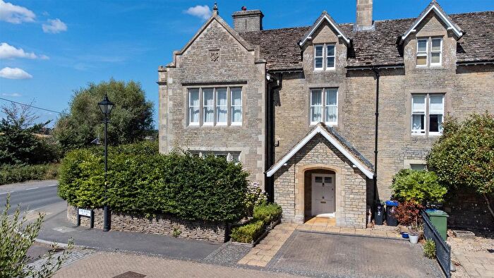 3 Bedroom Semi-Detached House For Sale In The Knoll, Malmesbury, SN16