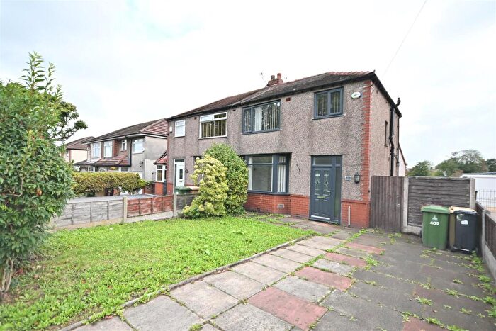 3 Bedroom Semi-Detached House For Sale In Manchester Road, Westhoughton, Bolton, BL5
