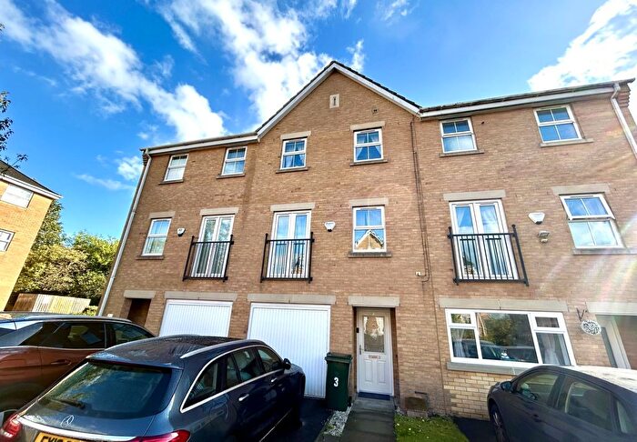 3 Bedroom Terraced House For Sale In Alred Court, Bradford, BD4