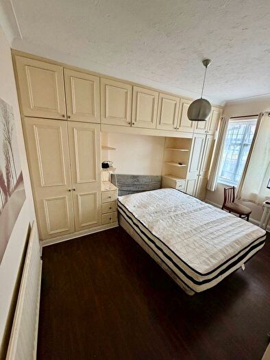 2 Bedroom Flat To Rent In Rayners Lane, Pinner, HA5