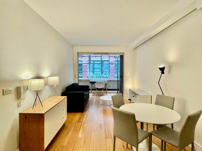 2 Bedroom Flat To Rent In The Met Apartments, Hilton Street, Manchester, Greater Manchester, M1