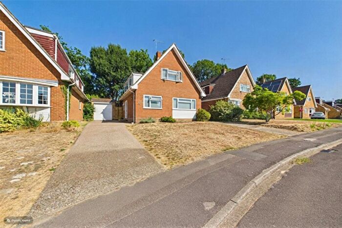 3 Bedroom Detached House For Sale In Keswick Drive, Lightwater, Surrey, GU18