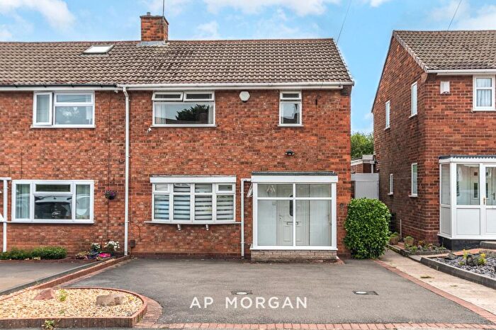 3 Bedroom Semi-Detached House For Sale In Ferndale Road, Oldbury, West Midlands, B68