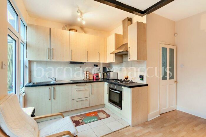 3 Bedroom Apartment To Rent In Silverleigh Road, Thornton Heath, CR7