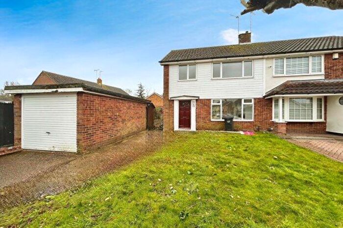 3 Bedroom Property To Rent In Swallow Dale, Basildon, SS16