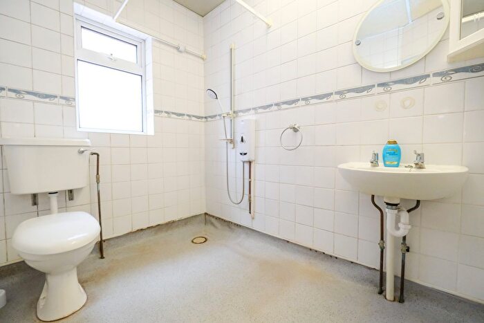 2 Bedroom Semi-detached Bungalow For Sale In Sandhurst Road, Orpington, BR6