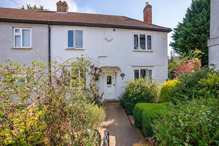 3 Bedroom Semi-Detached House For Sale In Longfield Road, Harpenden, Hertfordshire, AL5
