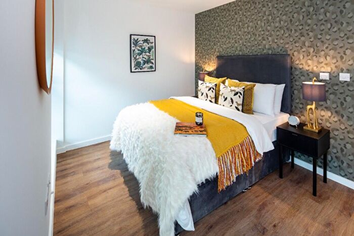 3 Bedroom Apartment To Rent In Silvertown Way, London, E16