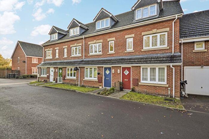 1 Bedroom Flat To Rent In Little Hackets, Havant, PO9