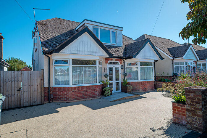 4 Bedroom Detached House For Sale In Warfield Avenue, Waterlooville, PO7