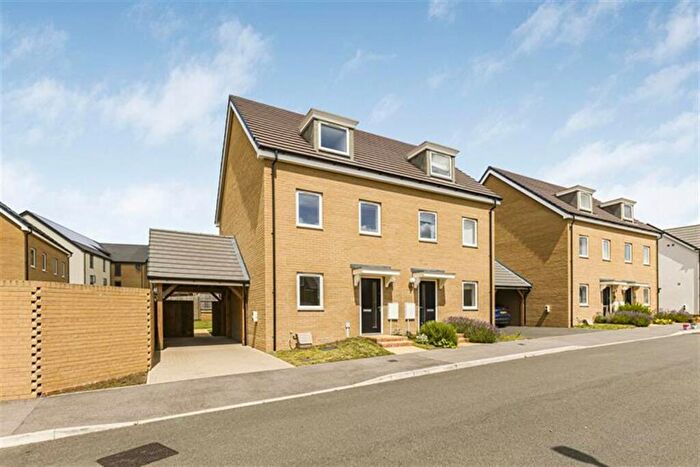 3 Bedroom Semi-Detached House To Rent In Wycombe Close, Littlemore, Oxford, Oxford, OX4