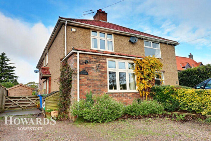 3 Bedroom Semi Detached House For Sale In Hall Road, Blundeston, NR32