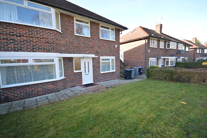 2 Bedroom Flat To Rent In The Avenue, Wembley, HA9