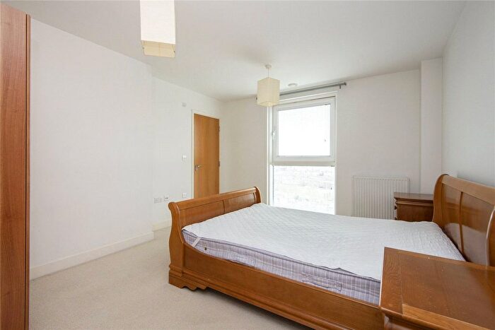 2 Bedroom Flat To Rent In Alaska Apartments, Western Gateway, E16
