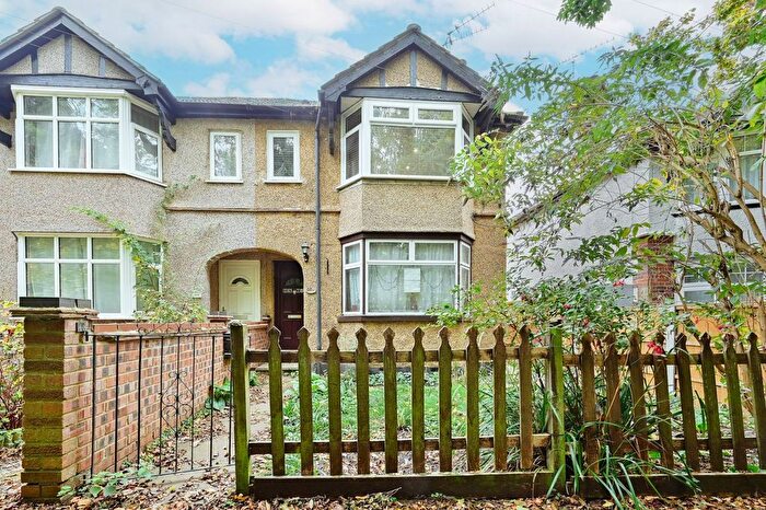 1 Bedroom Flat For Sale In North Western Avenue, Watford, WD25