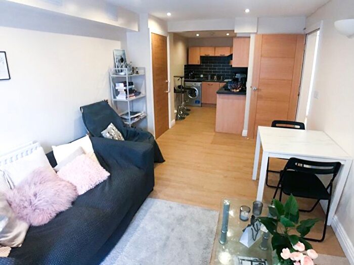 2 Bedroom Flat To Rent In Bed – Oxford Road, Manchester, M1
