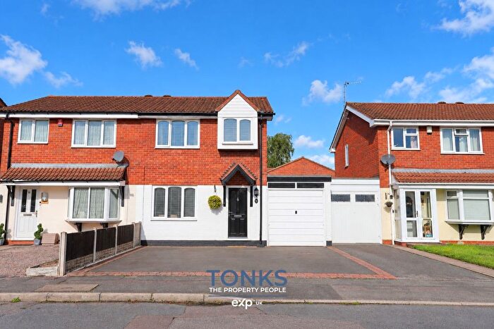 3 Bedroom Semi-Detached House For Sale In Clifton Road, Halesowen, B62