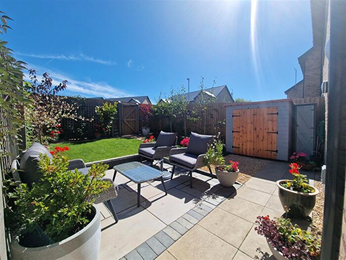 2 Bedroom Semi-Detached House For Sale In Gerddi Gwenllian, Mynyddygarreg, Kidwelly, SA17