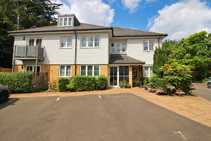 1 Bedroom Flat For Sale In Stone Court, Borough Green, TN15