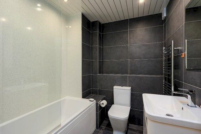 2 Bedroom Flat To Rent In Dorset Place, Polwarth, Edinburgh, EH11
