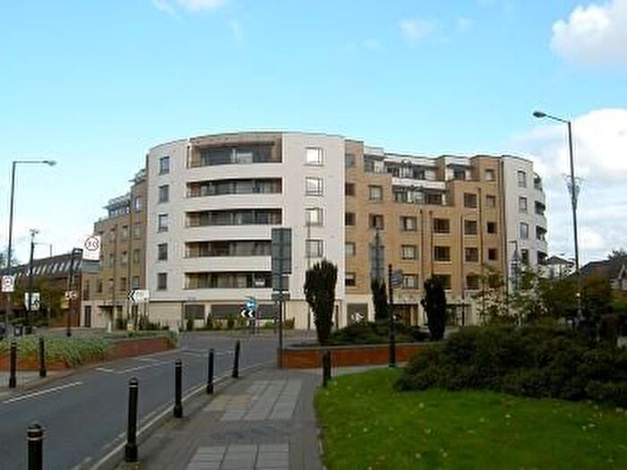2 Bedroom Flat To Rent In Stanley Road, Woking, GU21
