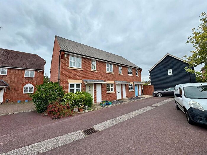 2 Bedroom Terraced House For Sale In Lower Mount Street, Fleet, GU51