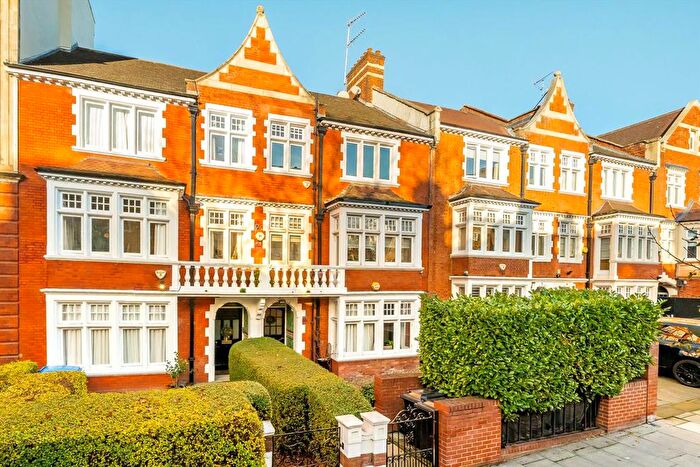 3 Bedroom Flat For Sale In St. Johns Wood Road, St Johns Wood, NW8