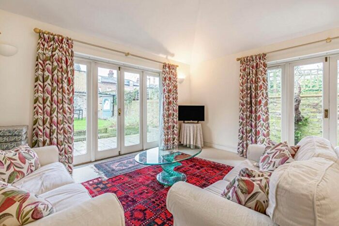 2 Bedroom Flat For Sale In Hungerford Road, London, N7