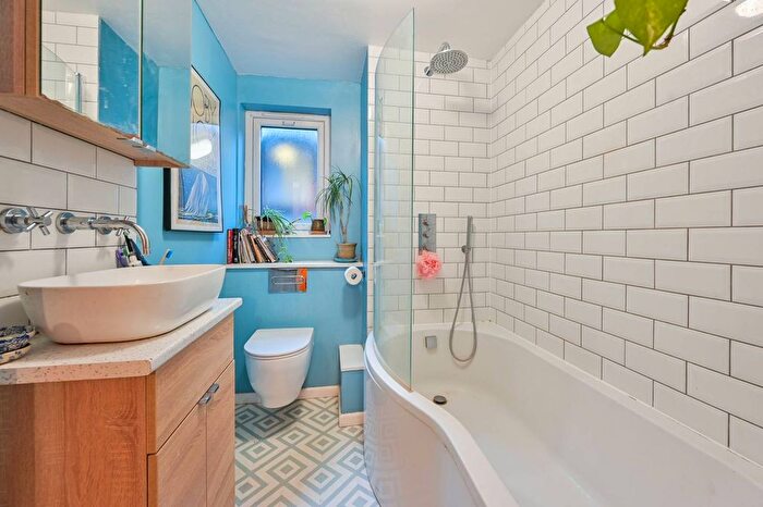 2 Bedroom Flat For Sale In Manaton Close, Peckham, London, SE15