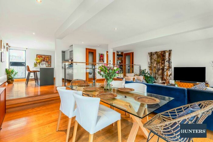 2 Bedroom Flat To Rent In Hoxton Square, London, N1