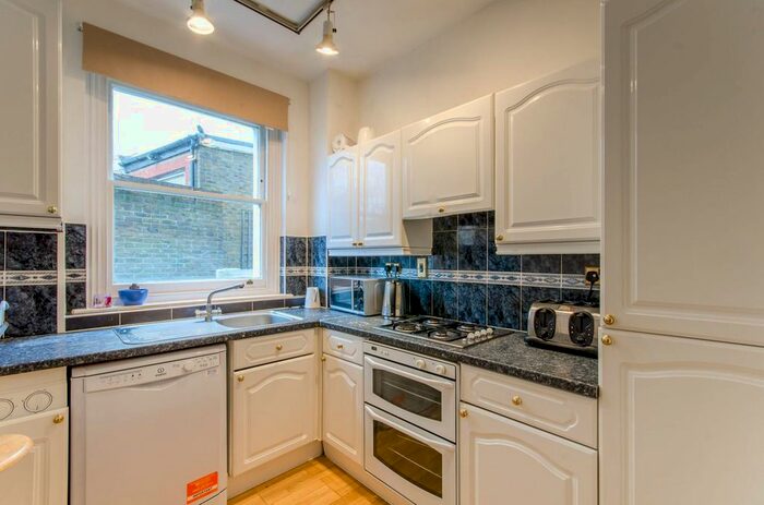 2 Bedroom Flat To Rent In Queens Grove, St John's Wood, London, NW8