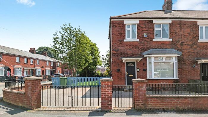 2 Bedroom End Of Terrace House For Sale In Sixth Avenue, Oldham, OL8