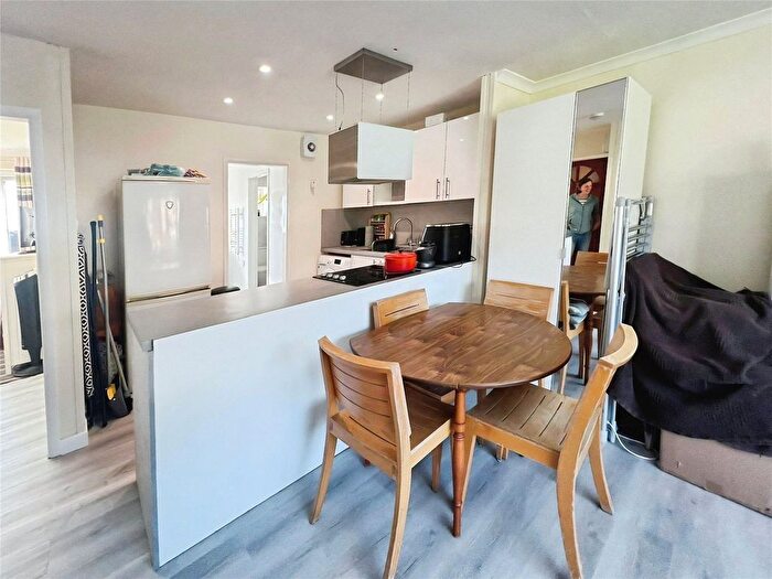 1 Bedroom Flat To Rent In Sutton Court, Wolverhampton, West Midlands, WV4