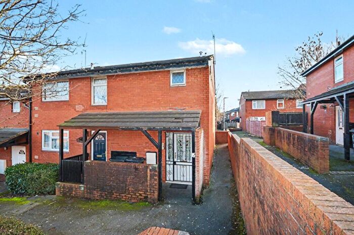 2 Bedroom Apartment For Sale In Flaxton Gardens, Leeds, West Yorkshire, LS11