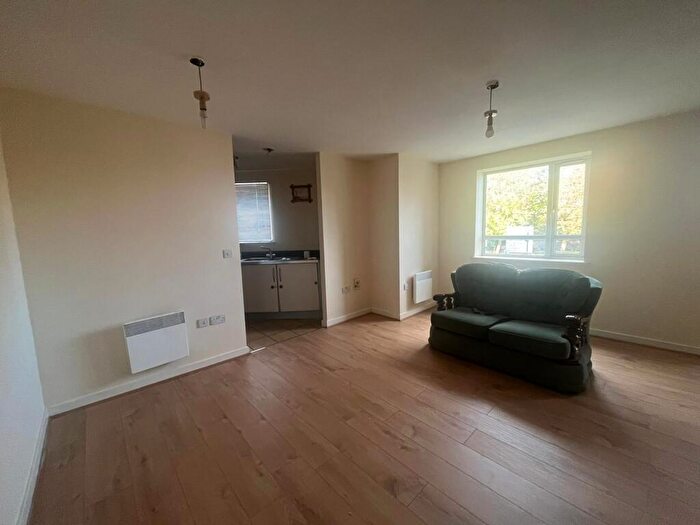 2 Bedroom Flat To Rent In Kinsey Road, Smethwick, B66