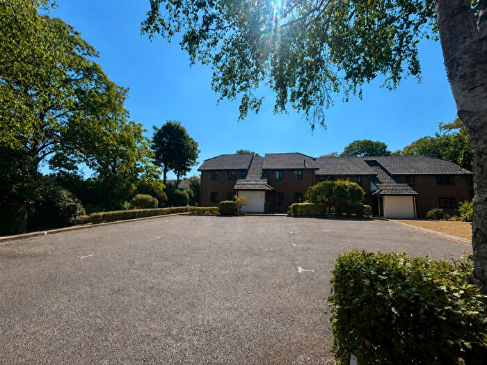 1 Bedroom Flat For Sale In Campbell Close, Yateley, GU46