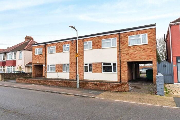 1 Bedroom Flat To Rent In Cromwell Road, Hayes, Greater London, UB3