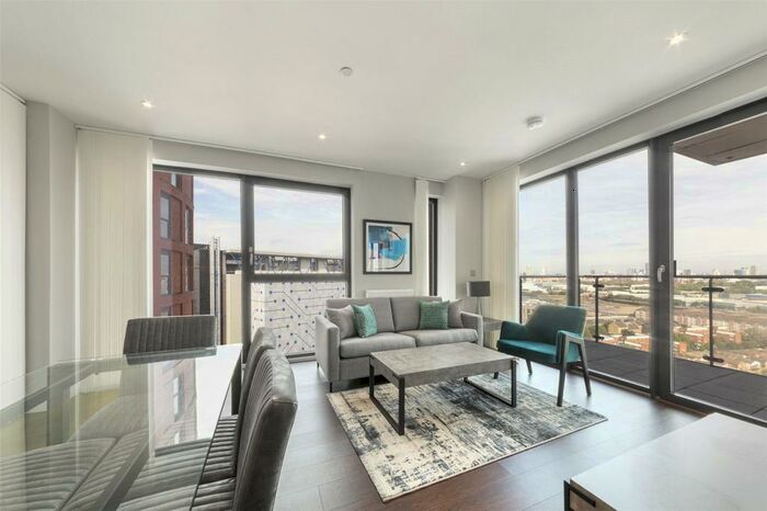 3 Bedroom Apartment To Rent In Avalon Point, Silvocea Way, Orchard Wharf, London, E14